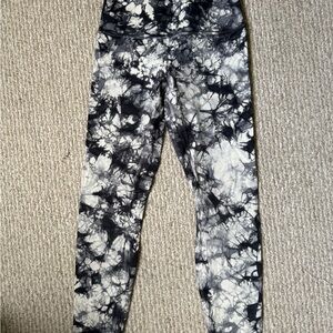 lululemon athletica Wunder Under leggings, size 6